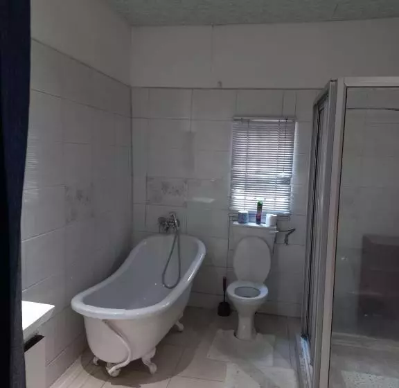 پانسیون Camila Guest House