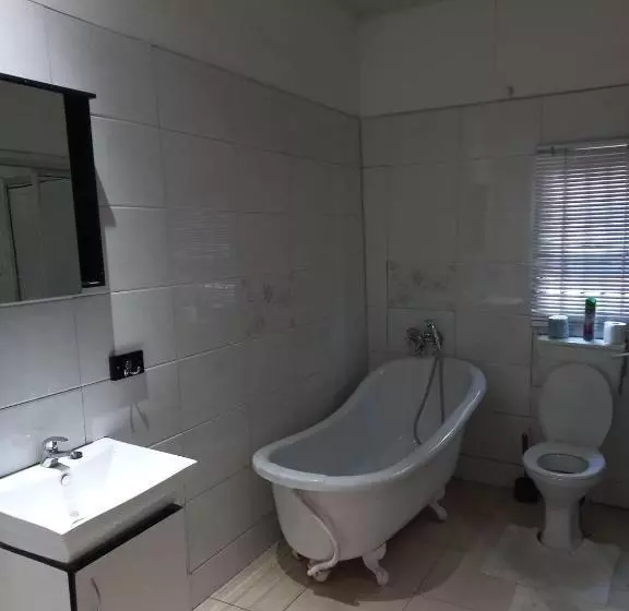 پانسیون Camila Guest House