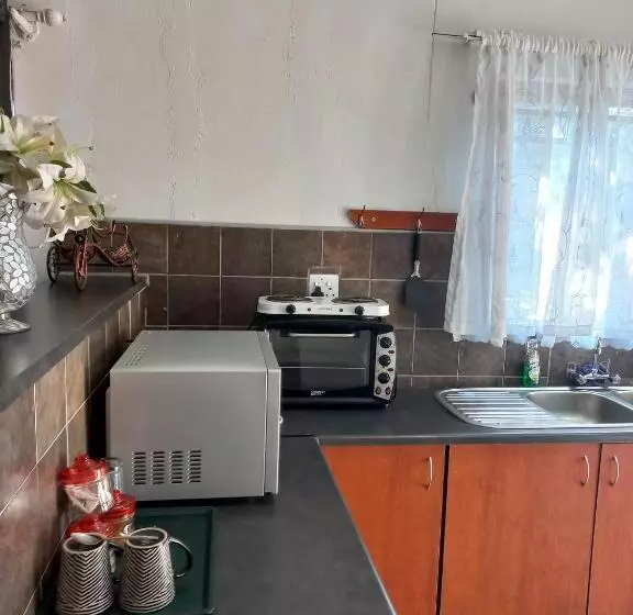 پانسیون Camila Guest House