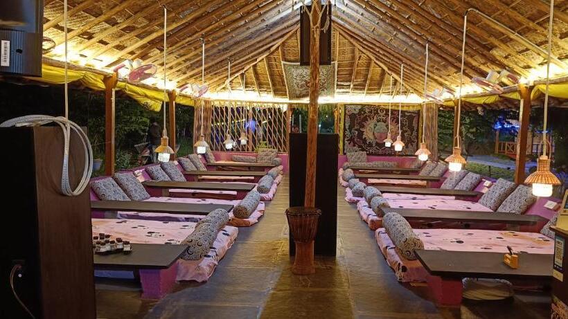 Pensão Hampi Wildstone