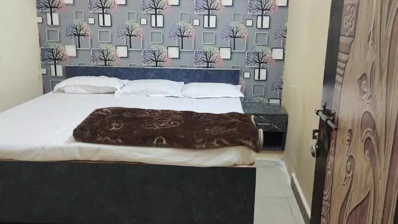 ペンション Shree Mahakal Lok Guest House And Restaurant