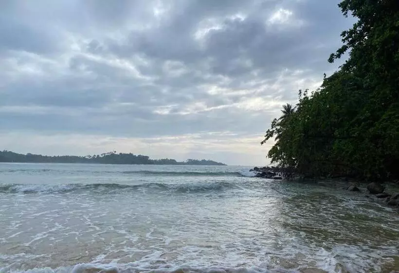 Majatalo Talalla Ocean Beach Bungalow