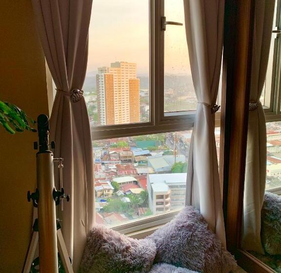Penthouse Condo Studio Unit Centrio Tower W/ Stove