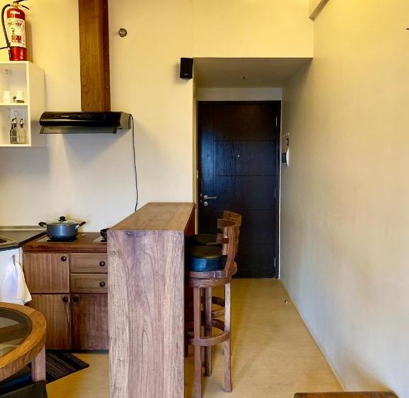 Penthouse Condo Studio Unit Centrio Tower W/ Stove