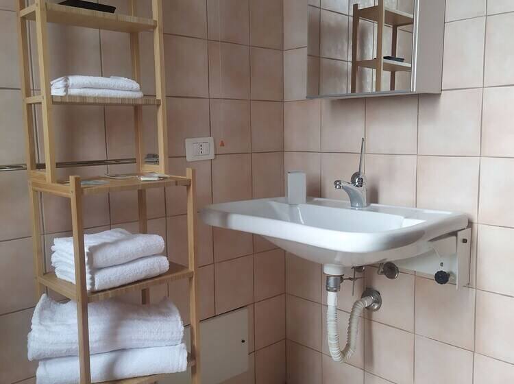 Room In B&b   Note Di Stelle Resort In Marrubiu Num01