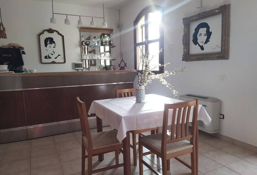 Room In B&b   Note Di Stelle Resort In Marrubiu Num01