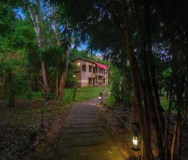 ホテル Aranyak Resort Bandhavgarh