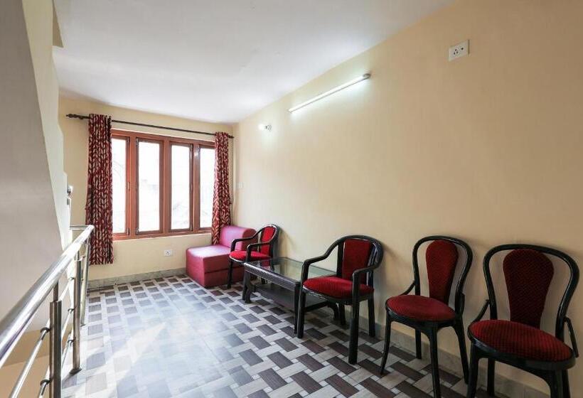 בית מלון כפרי Collection O Chand Regency