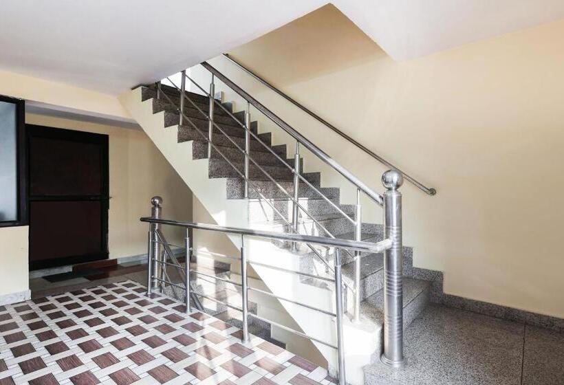 בית מלון כפרי Collection O Chand Regency