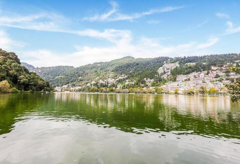 בית מלון כפרי Collection O Chand Regency