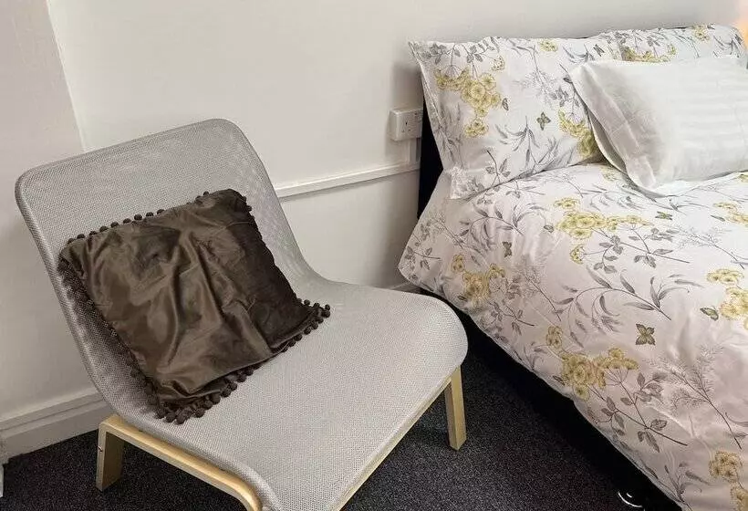 هتل Double Room With Skyline View London