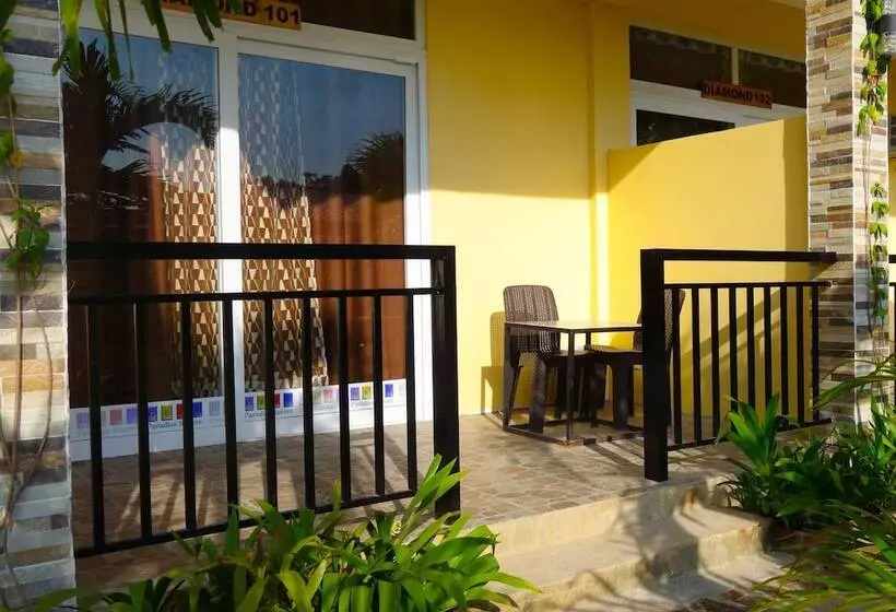 Hotelli Gem's Paradise Resort