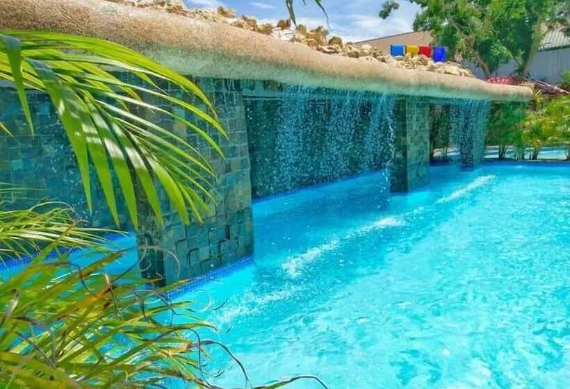 Hotelli Gem's Paradise Resort