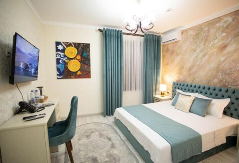 בית מלון כפרי Gur Emir Palace