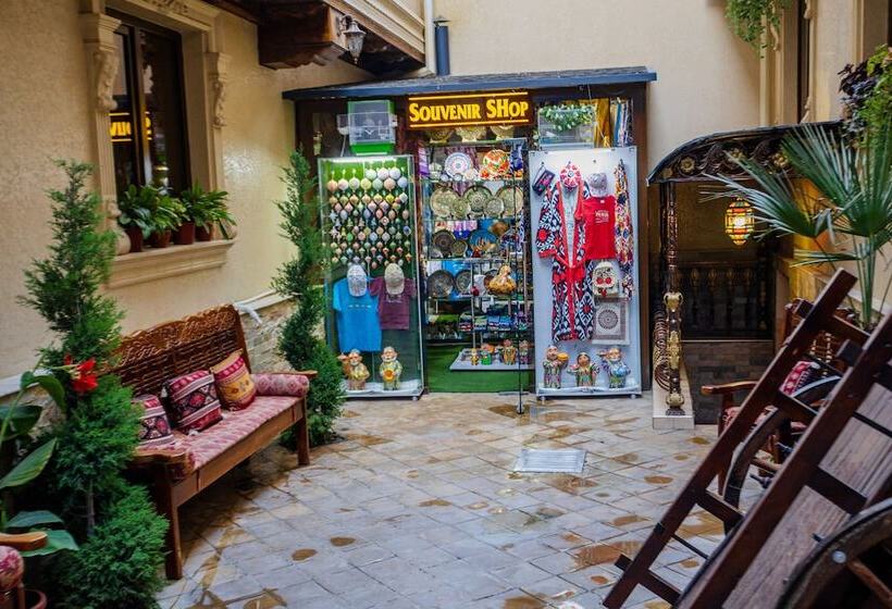 בית מלון כפרי Gur Emir Palace