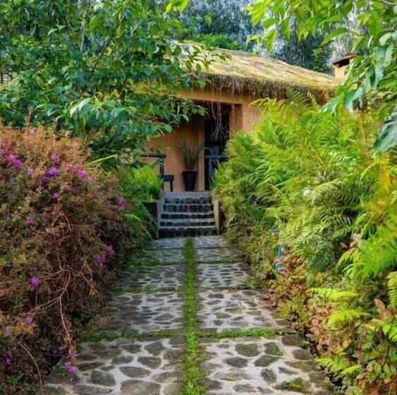 هتل Sambora Kinigi