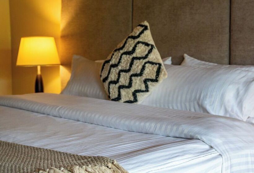 هتل Sambora Kinigi