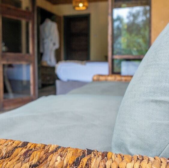 هتل Sambora Kinigi