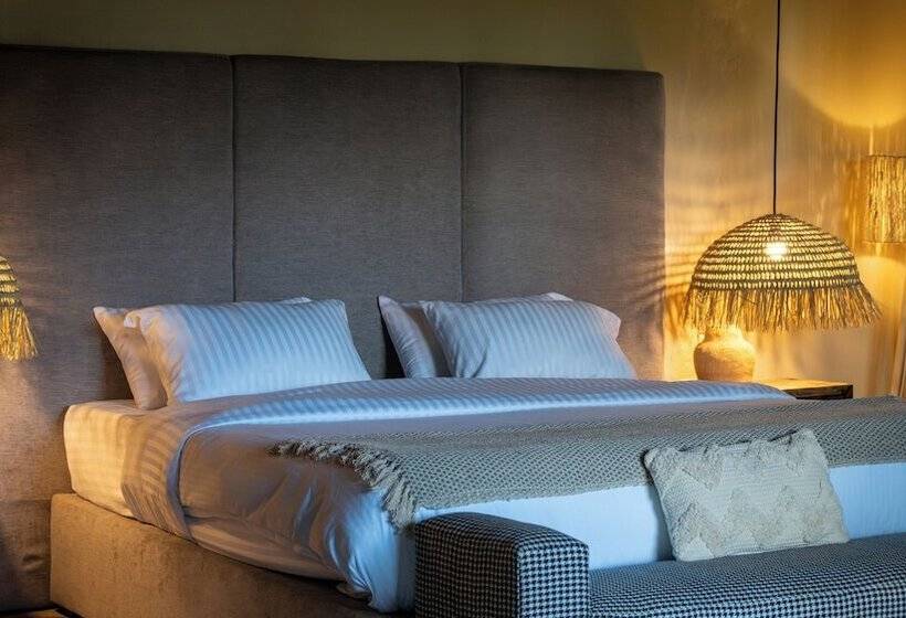 هتل Sambora Kinigi