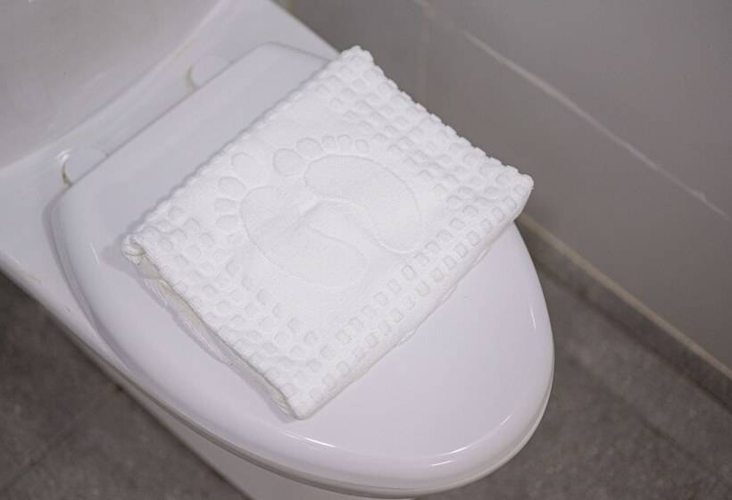 Отель Semporna City