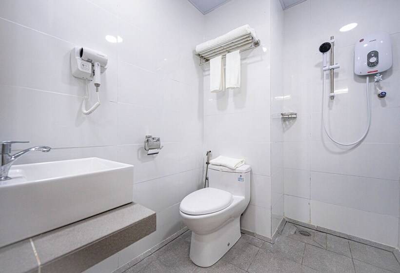 Отель Semporna City