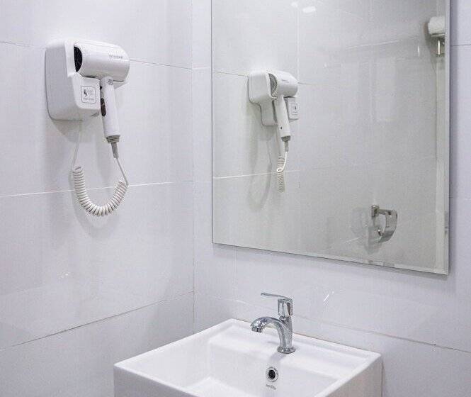 Отель Semporna City