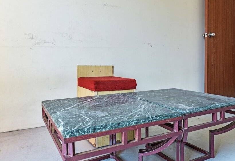 Hotel Spot On 90795 Hungrybedz Youth Hostel