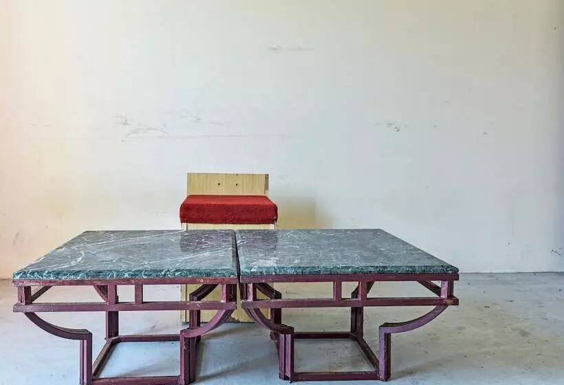 هتل Spot On 90795 Hungrybedz Youth Hostel