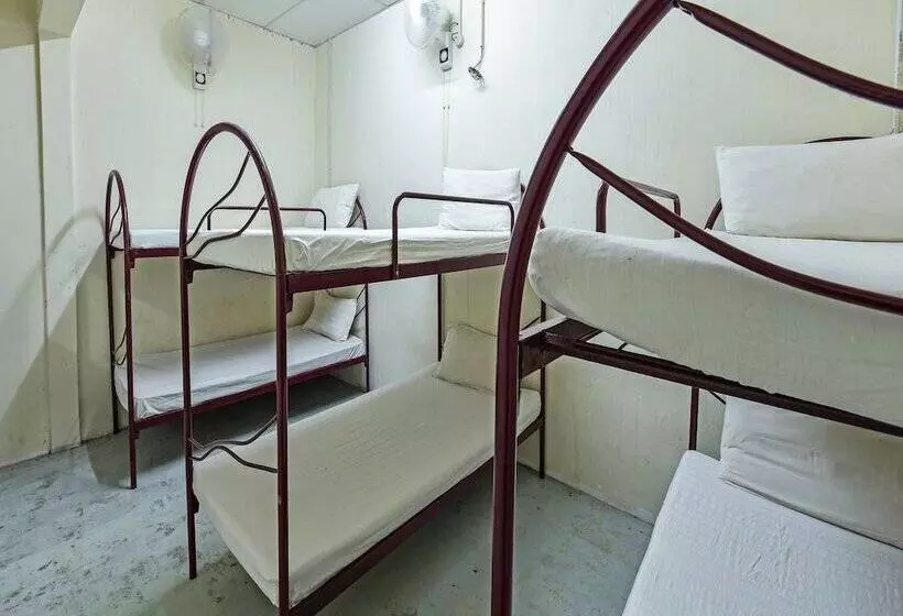 هتل Spot On 90795 Hungrybedz Youth Hostel
