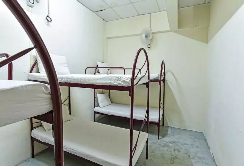 هتل Spot On 90795 Hungrybedz Youth Hostel