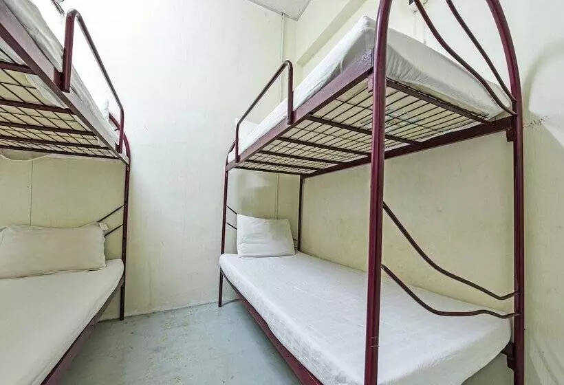 هتل Spot On 90795 Hungrybedz Youth Hostel