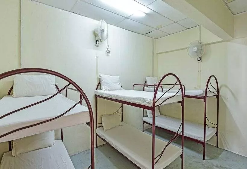 هتل Spot On 90795 Hungrybedz Youth Hostel