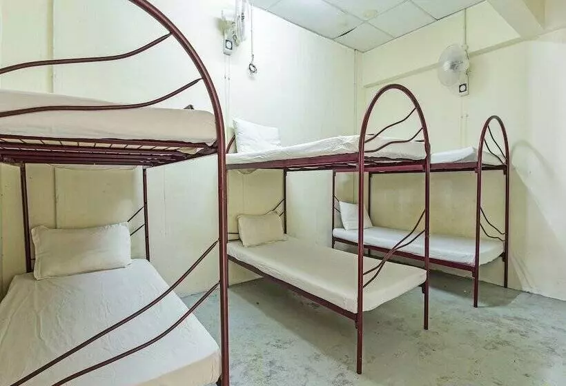 هتل Spot On 90795 Hungrybedz Youth Hostel