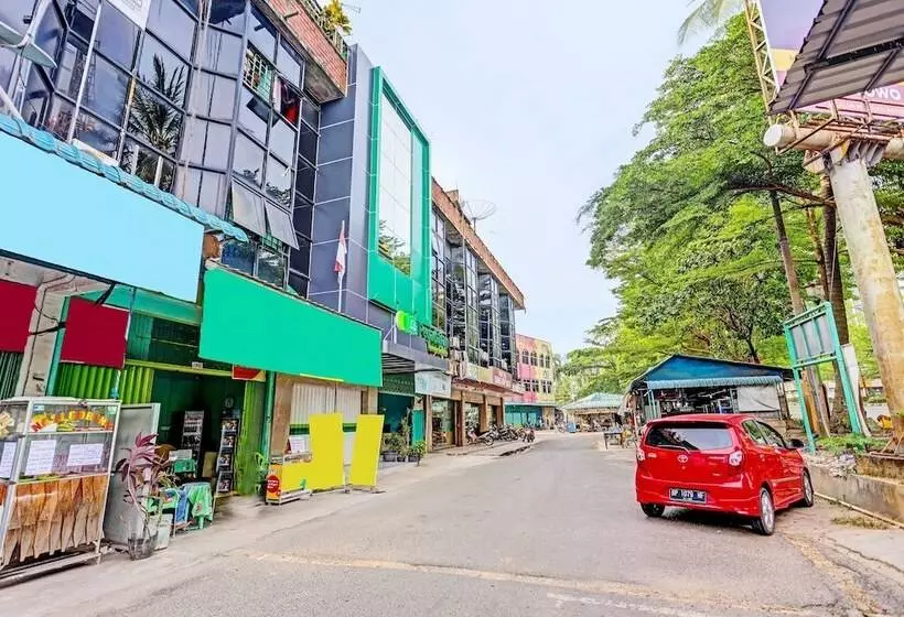 Hotelli Spot On 92323 Ririn Homestay