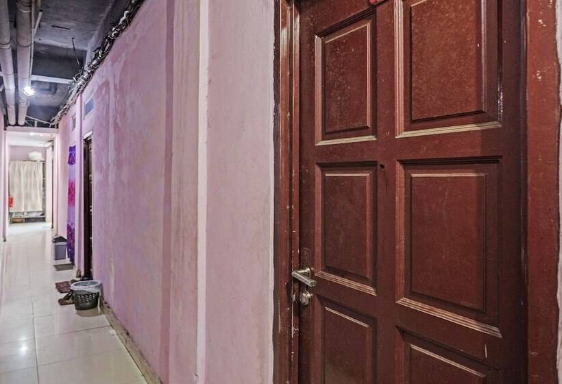 ホテル Spot On 92323 Ririn Homestay