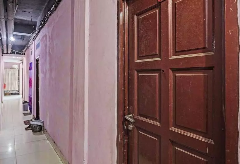 Hotelli Spot On 92323 Ririn Homestay