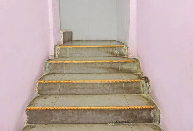 ホテル Spot On 92323 Ririn Homestay