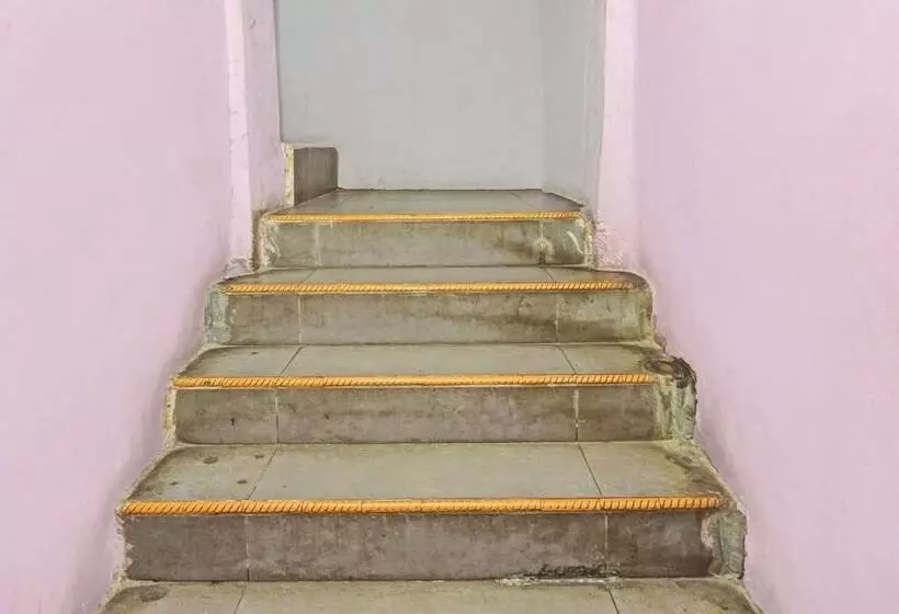 Hotelli Spot On 92323 Ririn Homestay