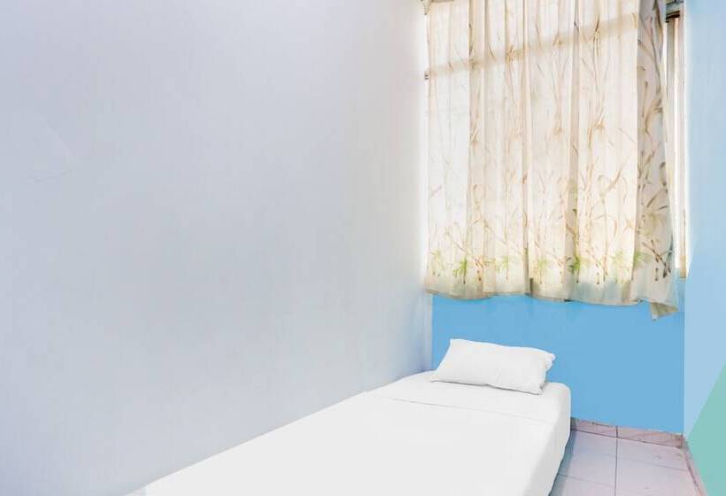 ホテル Spot On 92323 Ririn Homestay