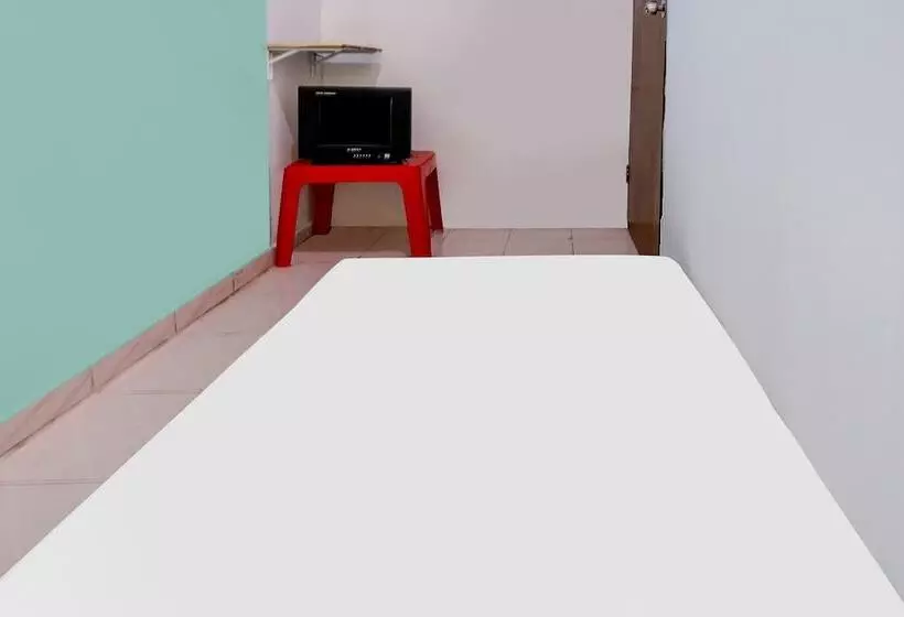 Hotelli Spot On 92323 Ririn Homestay