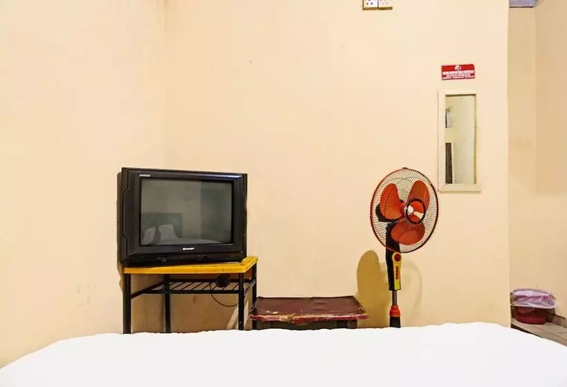 Hotelli Spot On 92323 Ririn Homestay