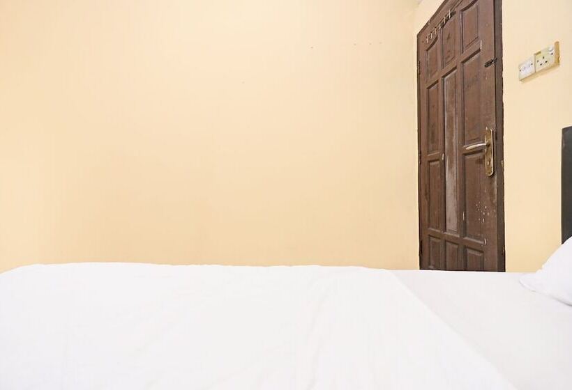 ホテル Spot On 92323 Ririn Homestay