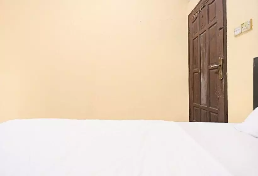 Hotelli Spot On 92323 Ririn Homestay