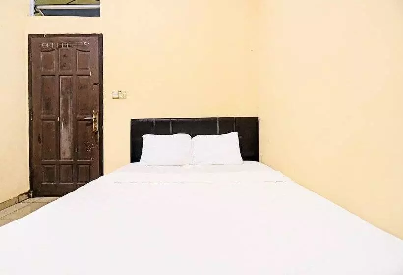 Hotelli Spot On 92323 Ririn Homestay