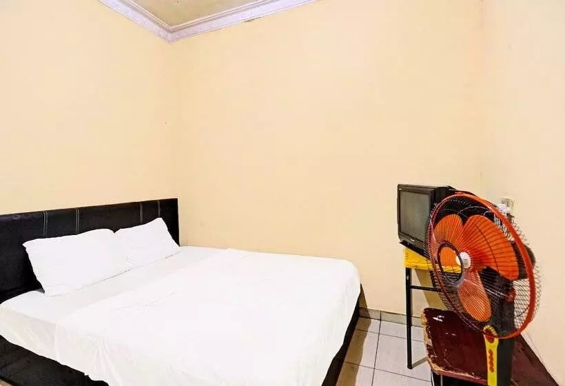 Hotelli Spot On 92323 Ririn Homestay