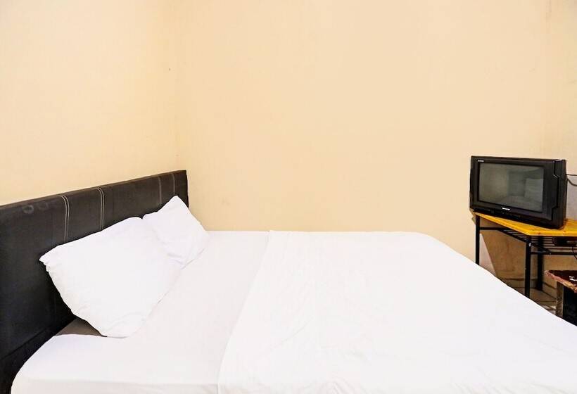 ホテル Spot On 92323 Ririn Homestay