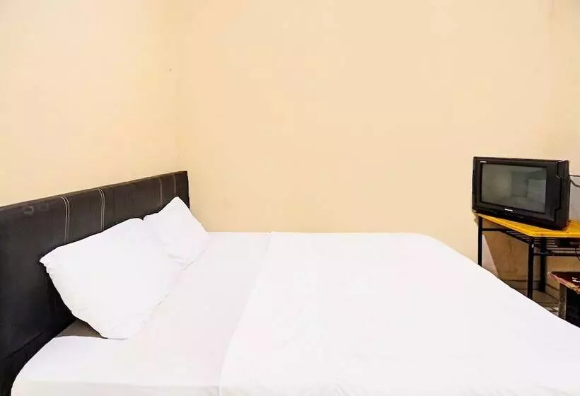 Hotelli Spot On 92323 Ririn Homestay