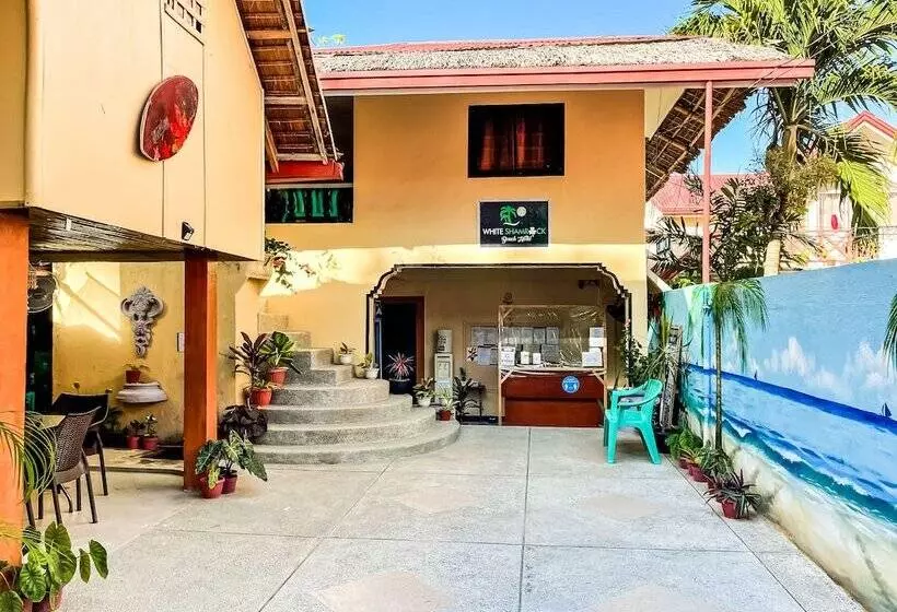 ホテル White Shamrock Beach