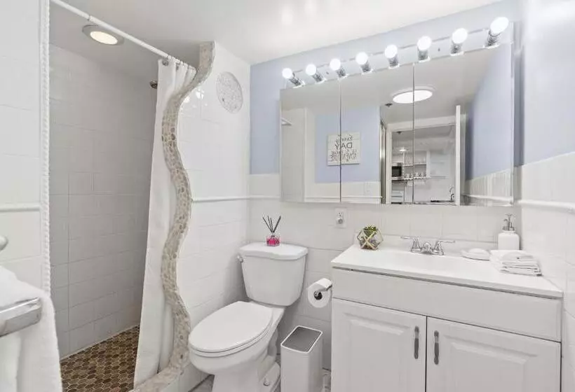 Ilikai Hotel With Ocean View