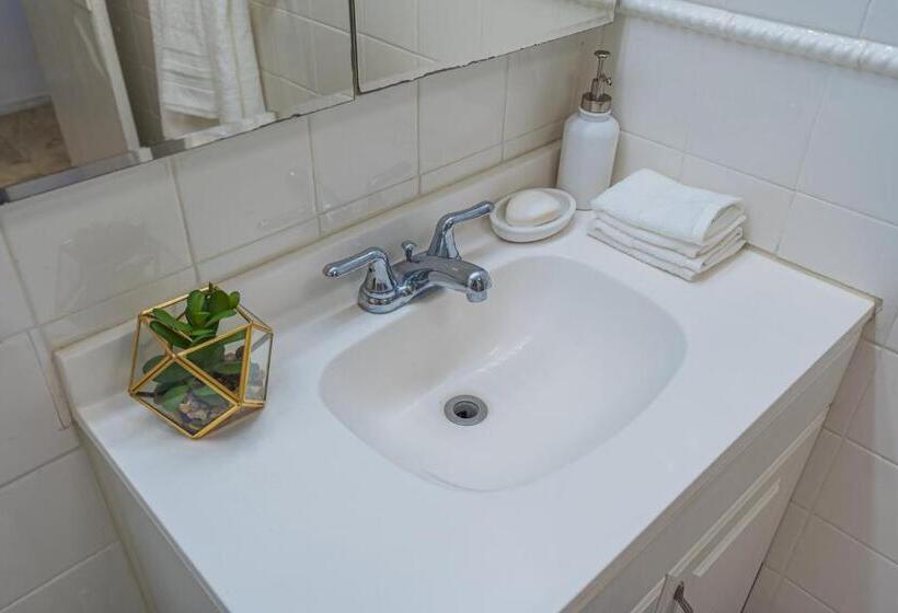 Ilikai Hotel With Ocean View